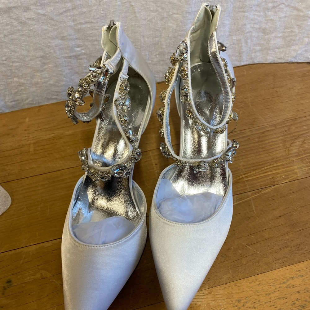 White Heels with Pointed Toe and Ankle Straps